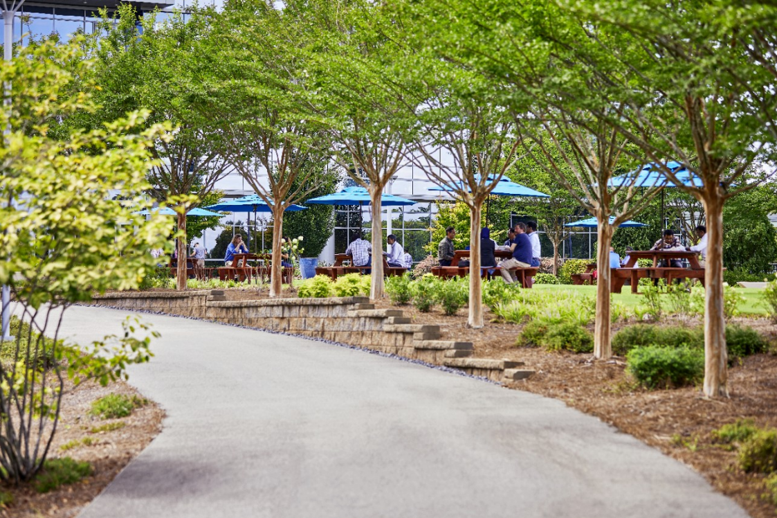 Photo of MetLife office campus outdoor walkway and eating area
