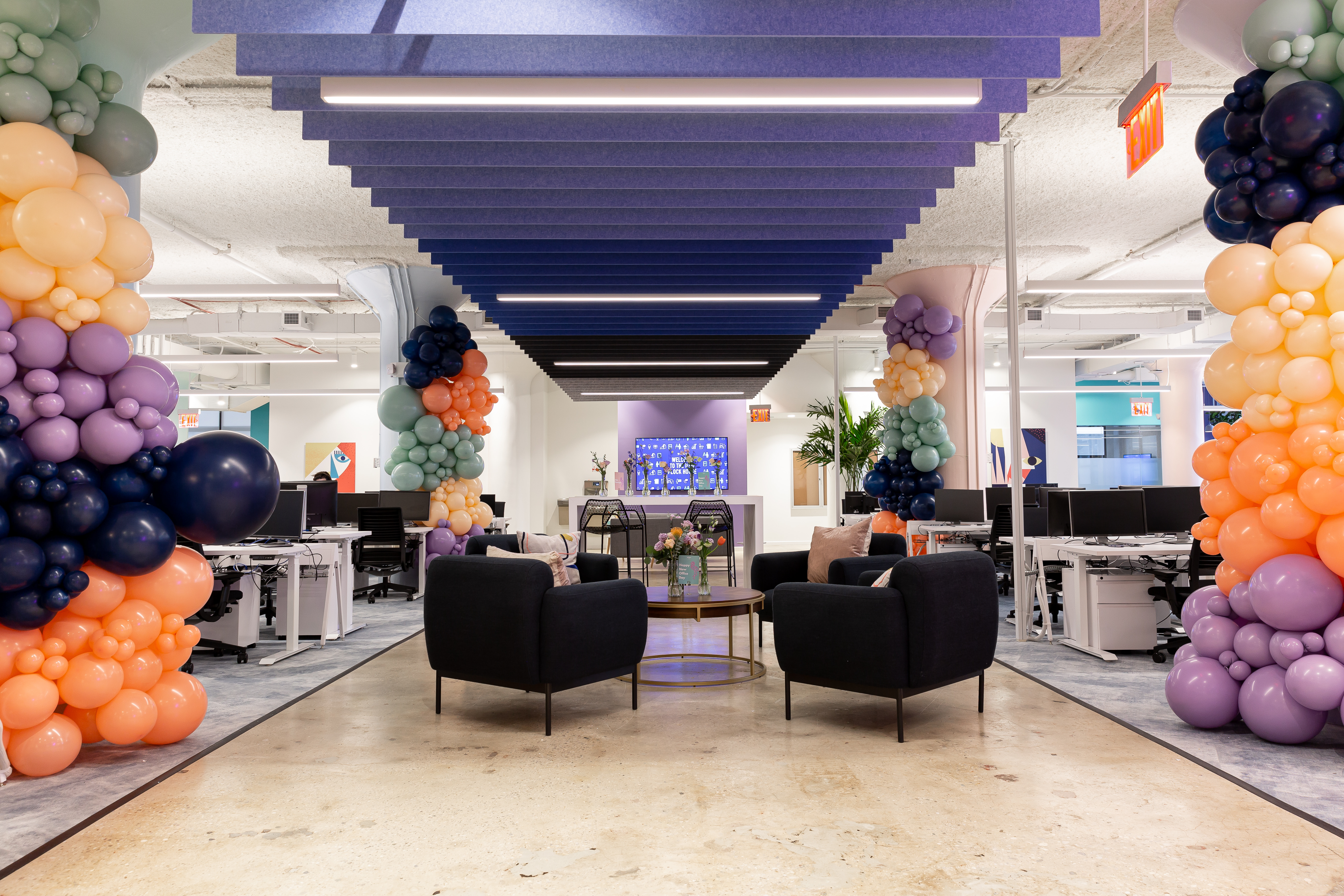 Photo of Yotpo’s NYC office with balloon columns and meeting nooks between bench-desk seating.Photo of Yotpo’s NYC office with balloon columns and meeting nooks between bench-desk seating.